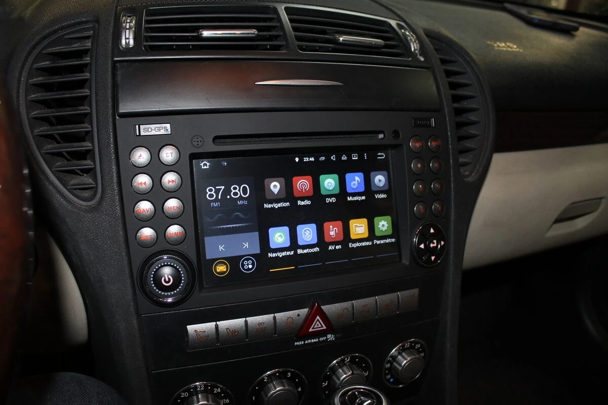 Mercedes : autoradio GPS avec reprise de l'ampli Becker en fibre optique