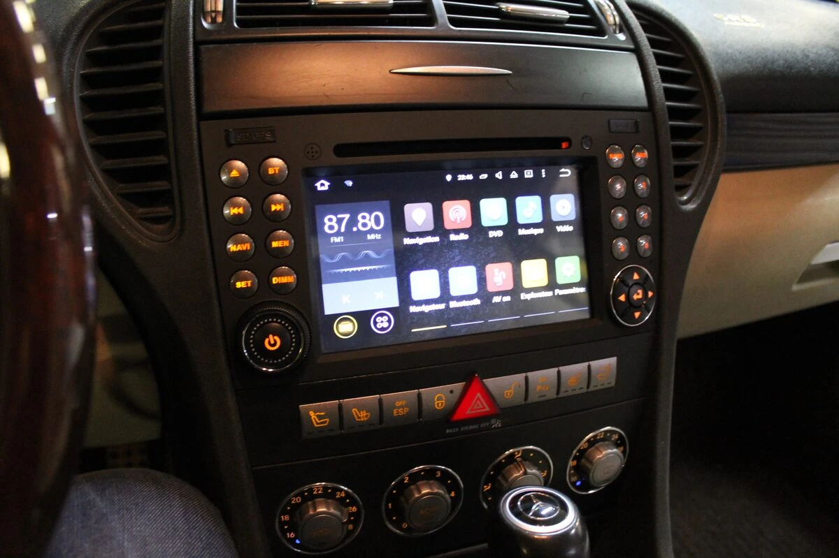 Mercedes : autoradio GPS avec reprise de l'ampli Becker en fibre optique