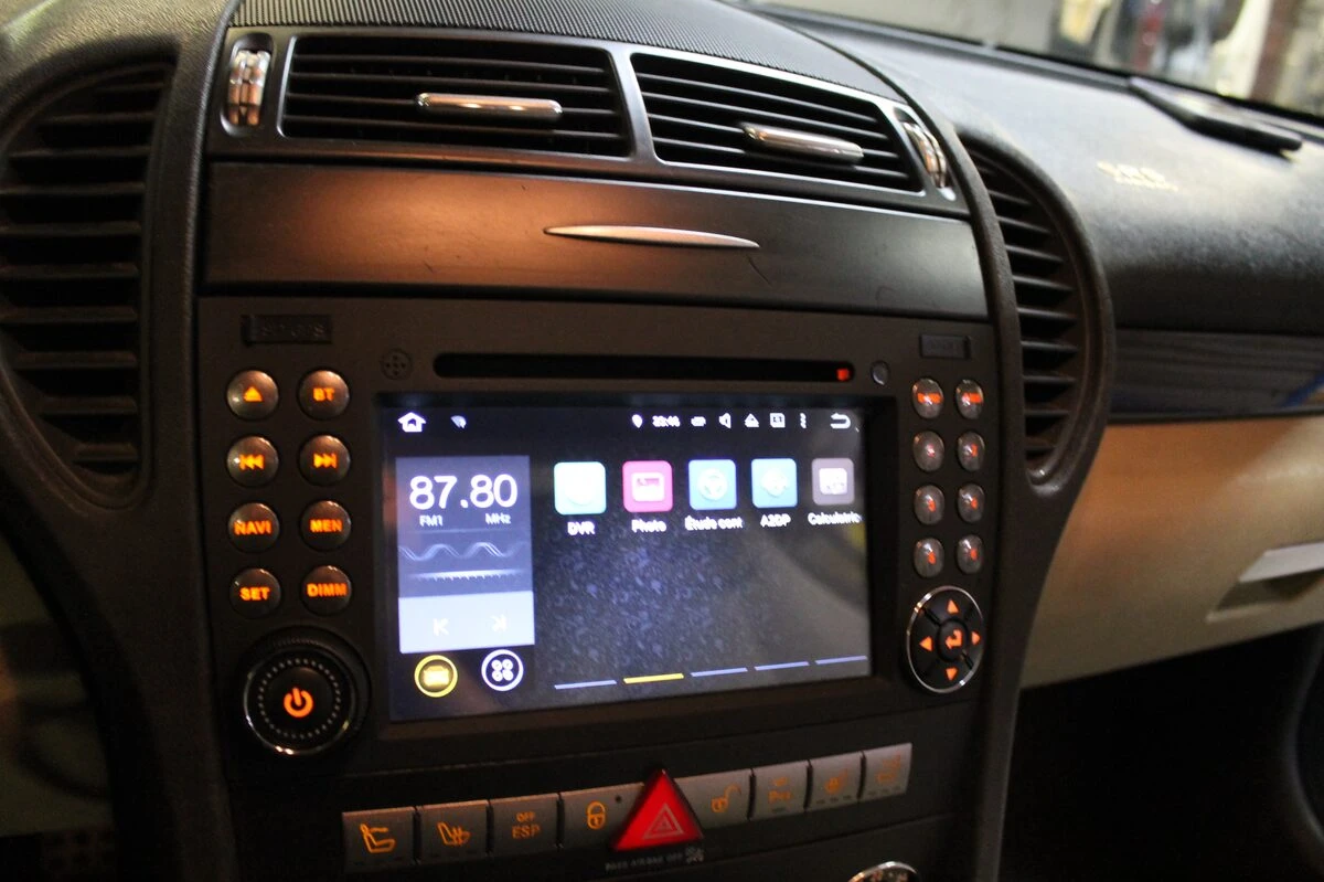 Mercedes : autoradio GPS avec reprise de l'ampli Becker en fibre optique
