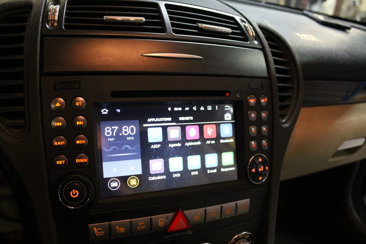 Mercedes : autoradio GPS avec reprise de l'ampli Becker en fibre optique