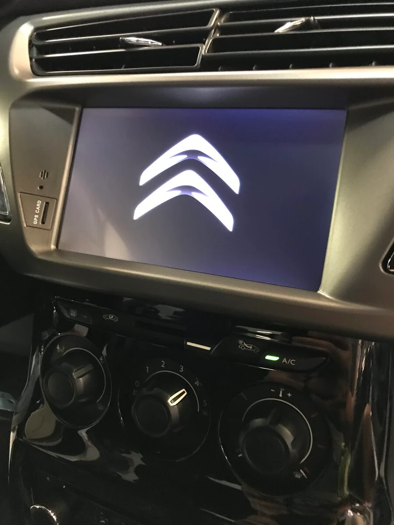 Citroën DS3 : autoradio GPS, caméra de recul et Bluetooth