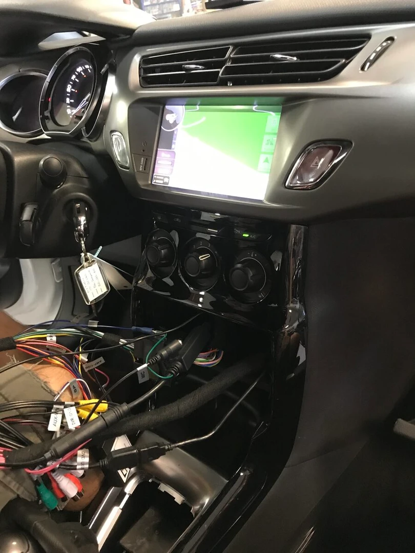Citroën DS3 : autoradio GPS, caméra de recul et Bluetooth