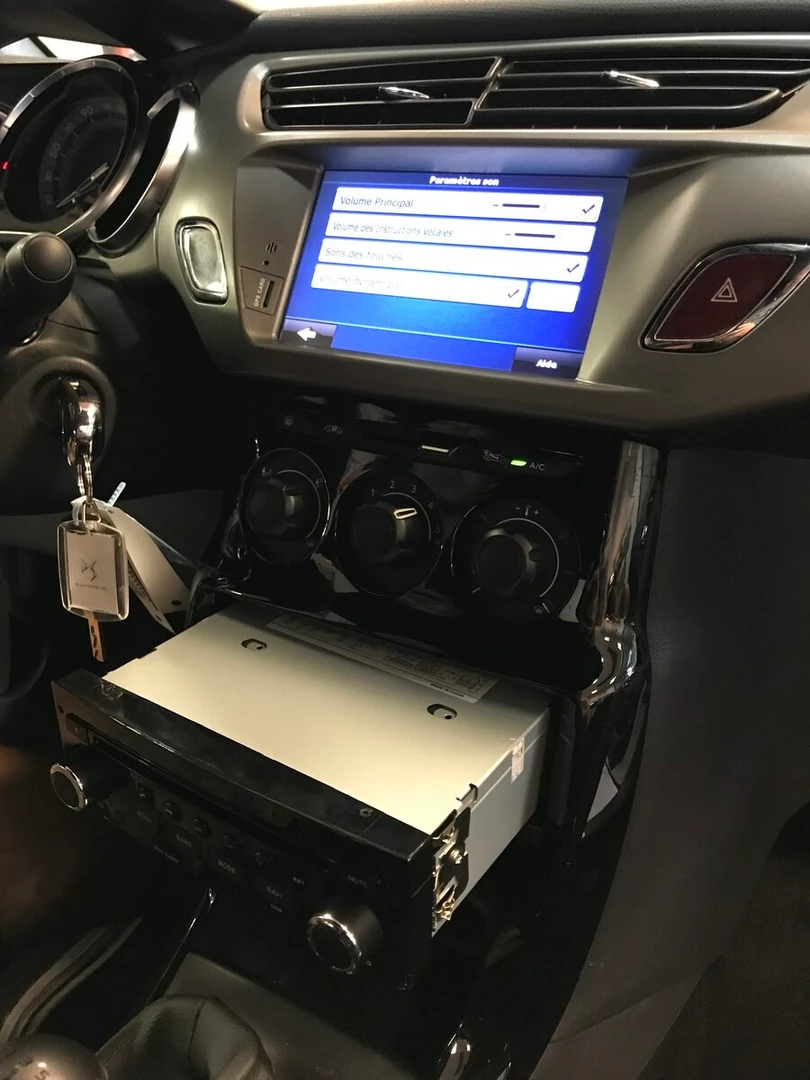Citroën DS3 : autoradio GPS, caméra de recul et Bluetooth