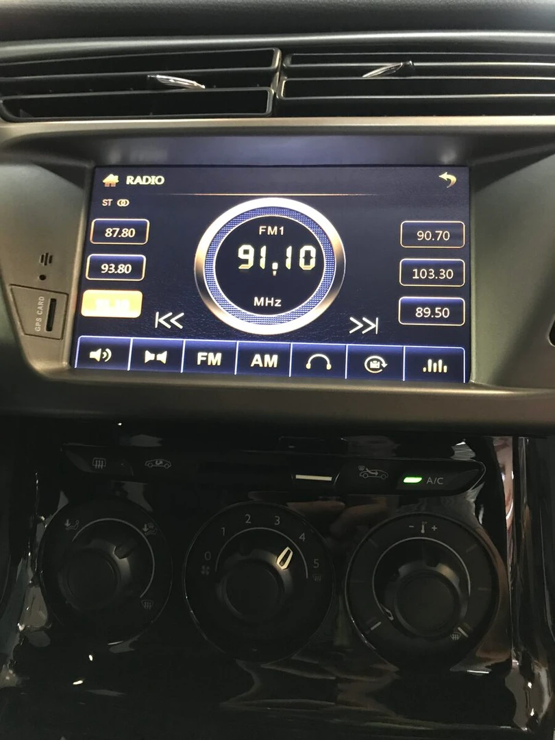 Citroën DS3 : autoradio GPS, caméra de recul et Bluetooth