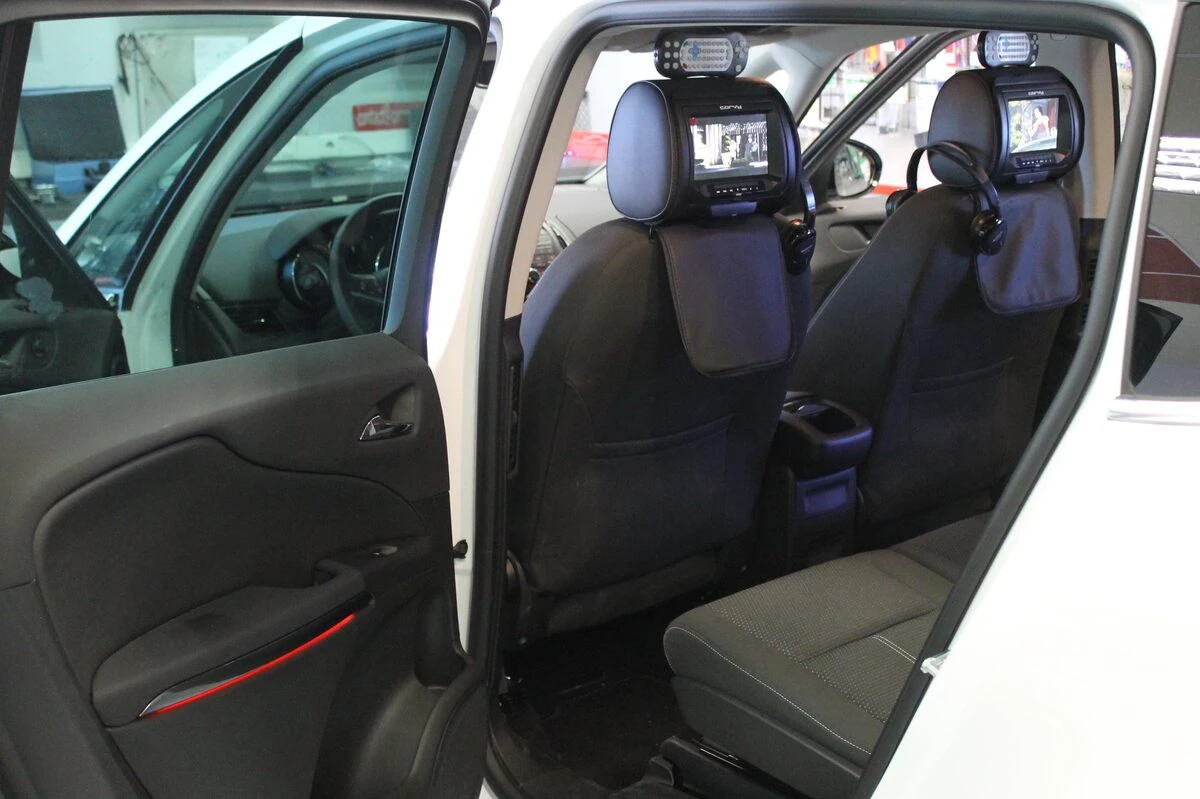Opel Zafira 2015 : écrans d'appuie-tête et casques sans fil