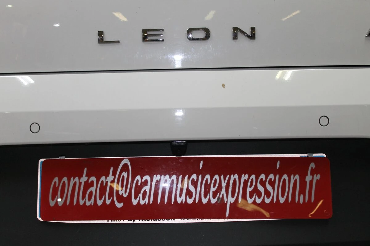 Seat Leon 3 : caméra de recul créée sur le système d'origine