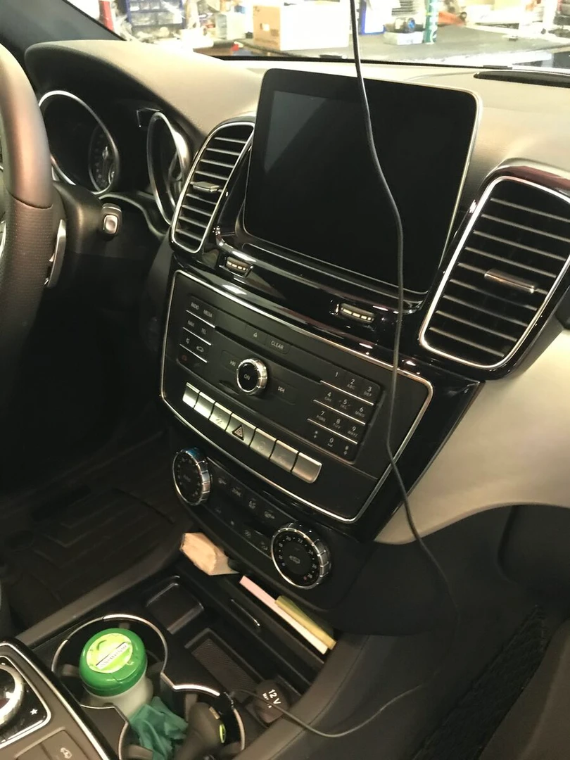 Mercedes GLE 2017 : caméra de recul sur l'écran d'origine