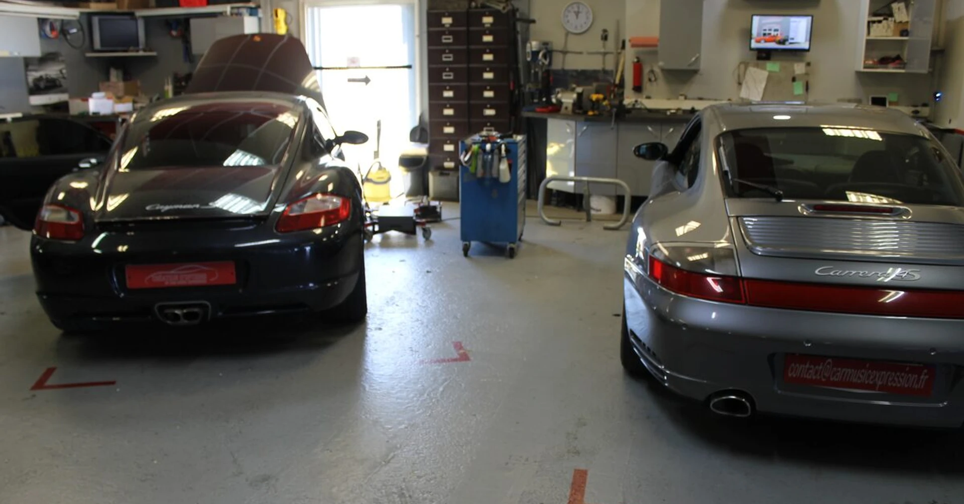 Porsche Cayman : autoradio GPS et amplification portes