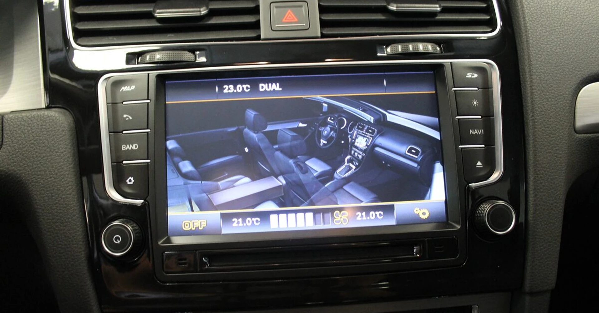 VW Golf 7 : GPS multimédia et clim sur écran tactile