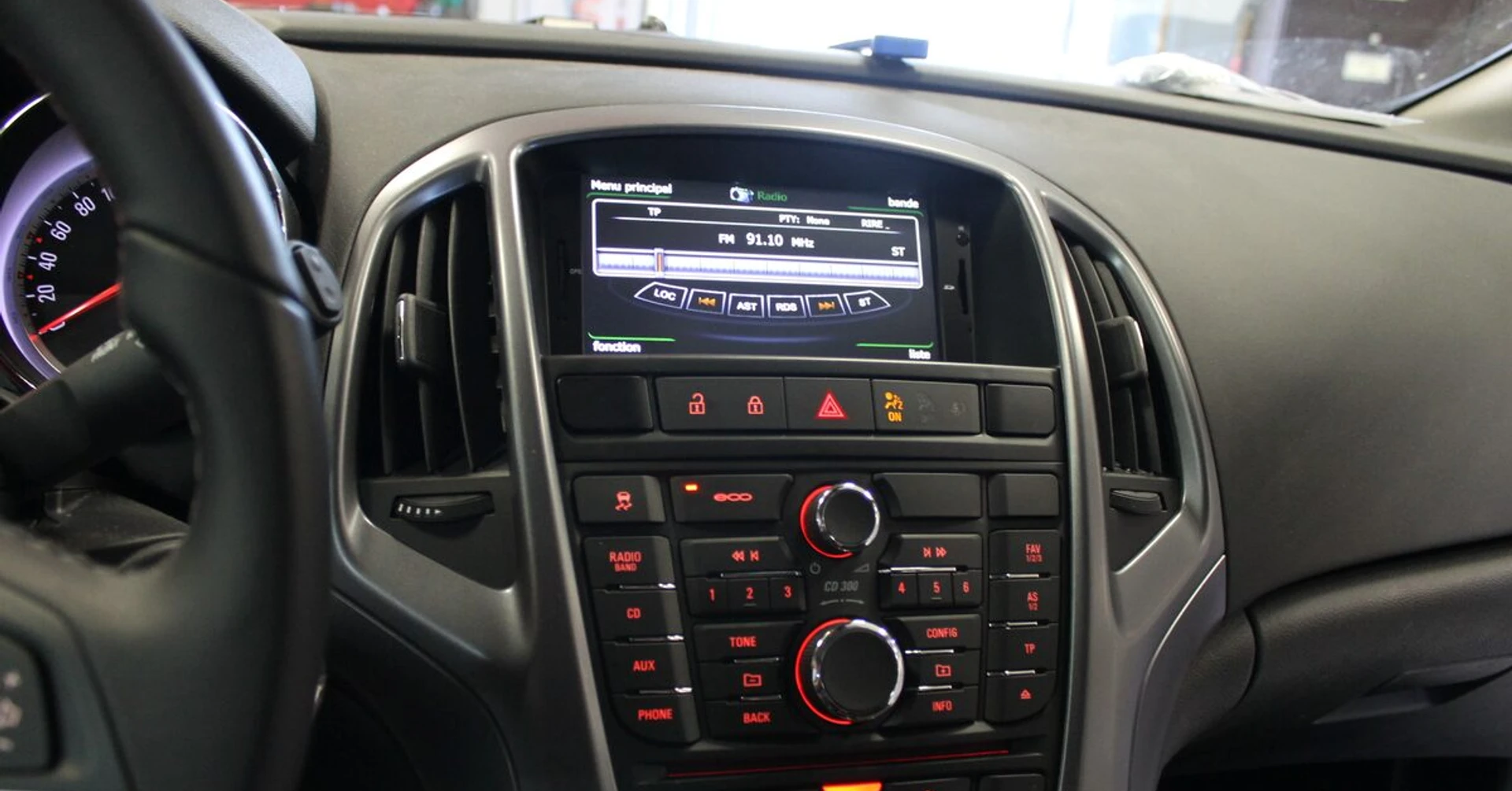 Opel Astra 2015 : GPS, caméra de recul et DVD