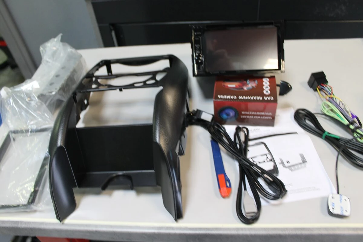 Mini Cooper S : Kenwood DNX5170BTS, caméra de recul et commandes au volant