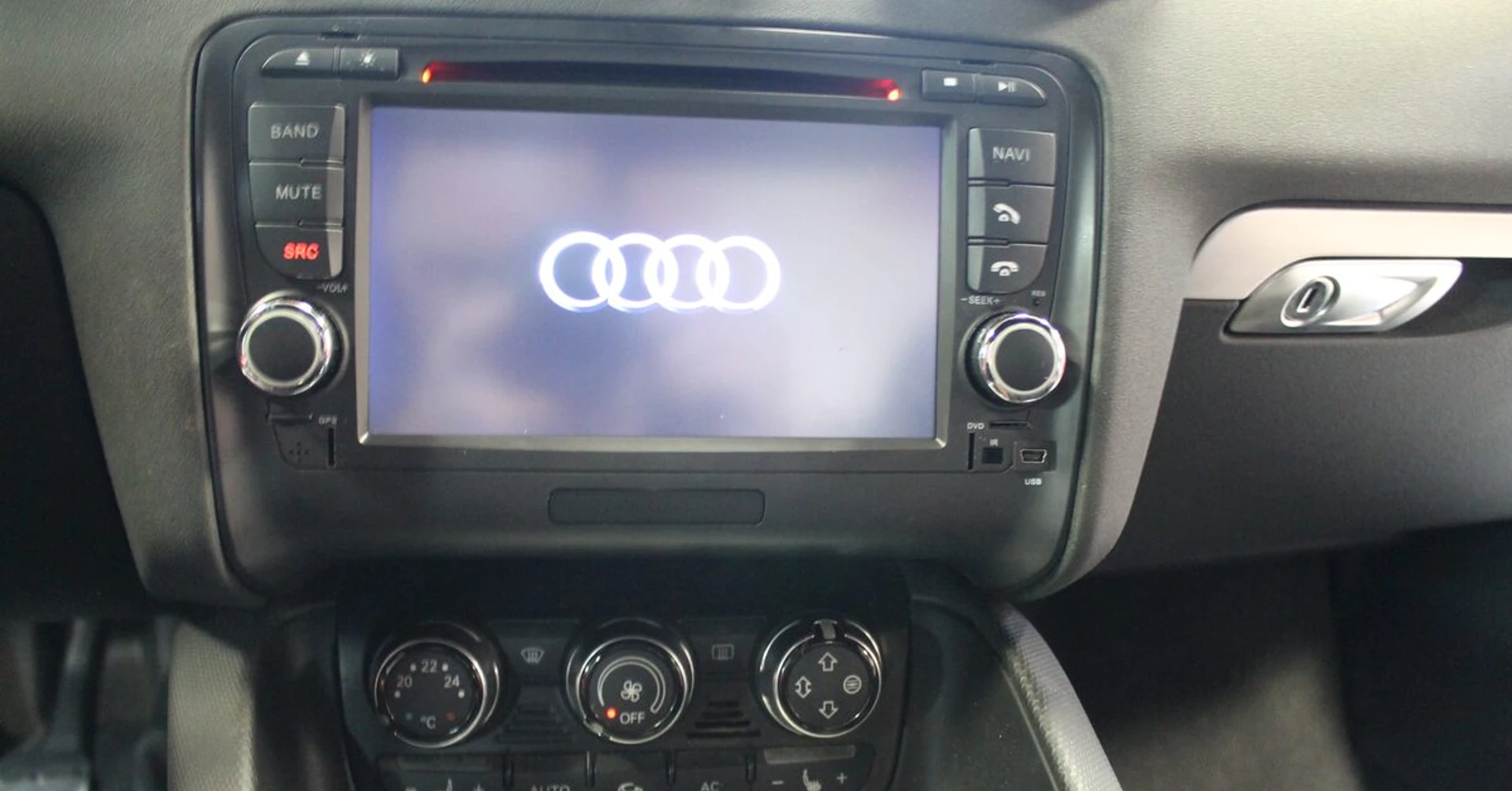 Audi TT : autoradio GPS, caméra de recul et Bluetooth