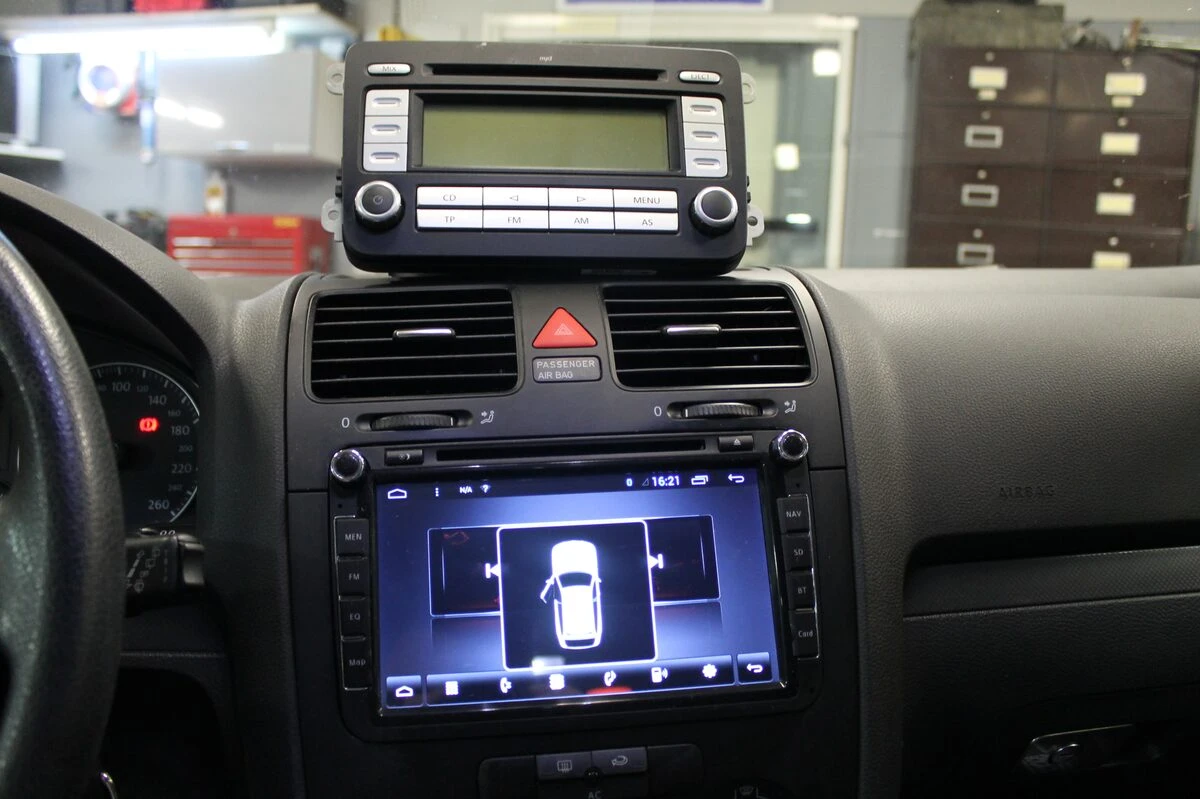 Volkswagen Golf 5 : autoradio Android, caméra de recul et kit trois voies BLAM