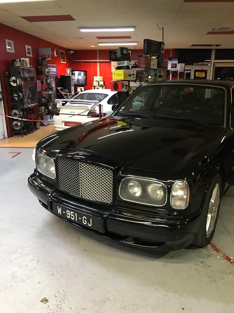 Bentley : remplacement de l'antenne automatique d'aile
