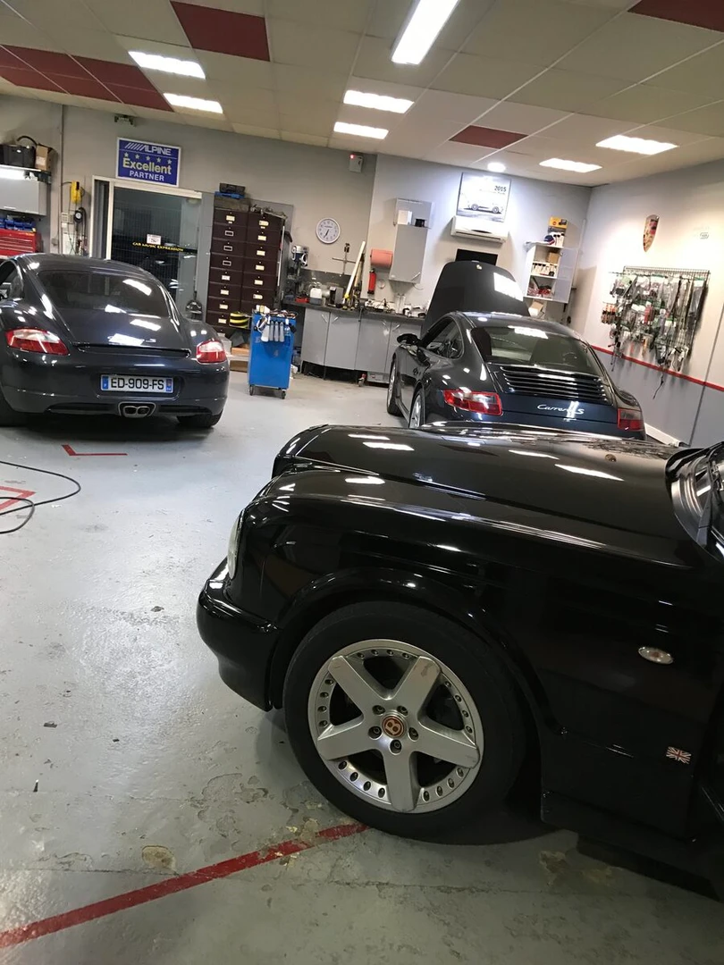Bentley : remplacement de l'antenne automatique d'aile