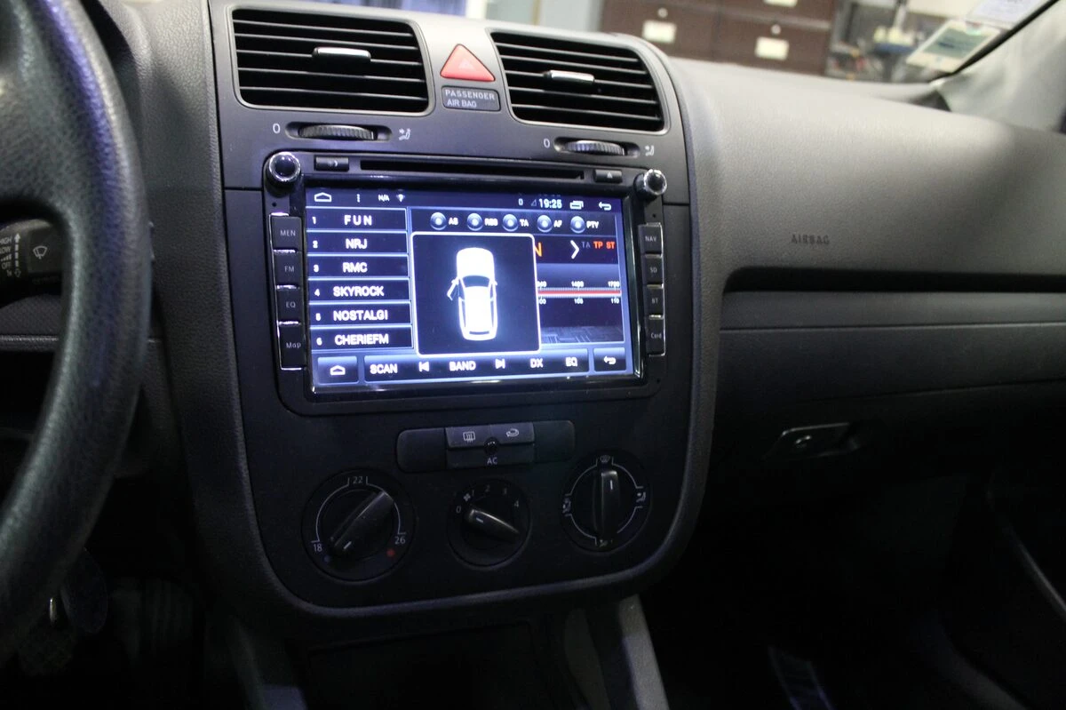Volkswagen Golf 5 : autoradio Android, caméra de recul et kit trois voies BLAM