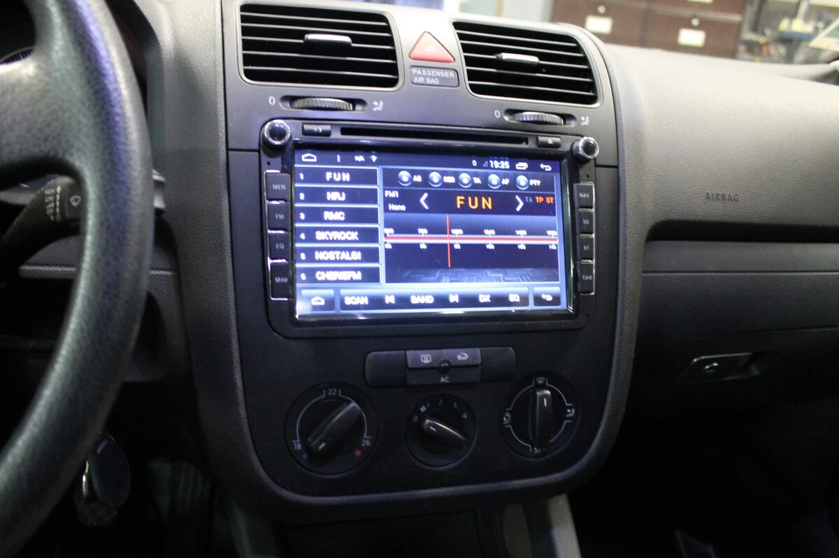 Volkswagen Golf 5 : autoradio Android, caméra de recul et kit trois voies BLAM