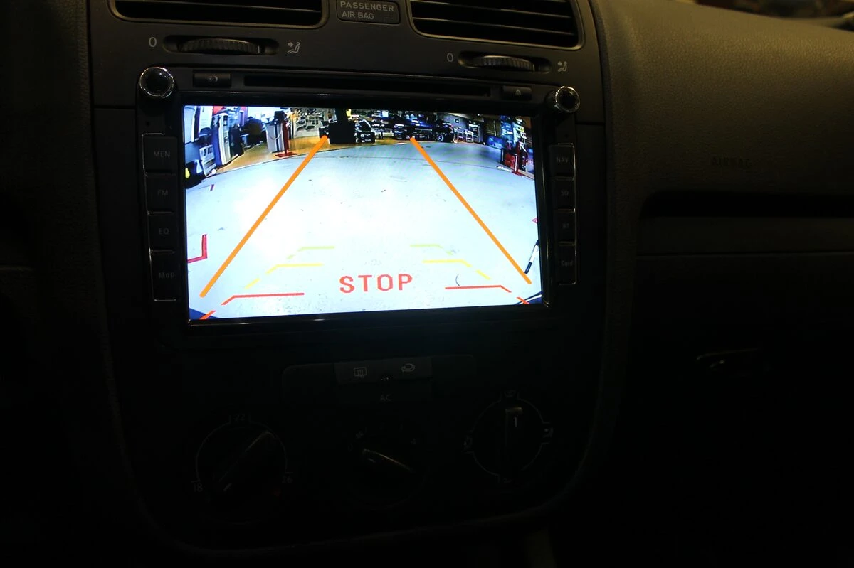 Volkswagen Golf 5 : autoradio Android, caméra de recul et kit trois voies BLAM