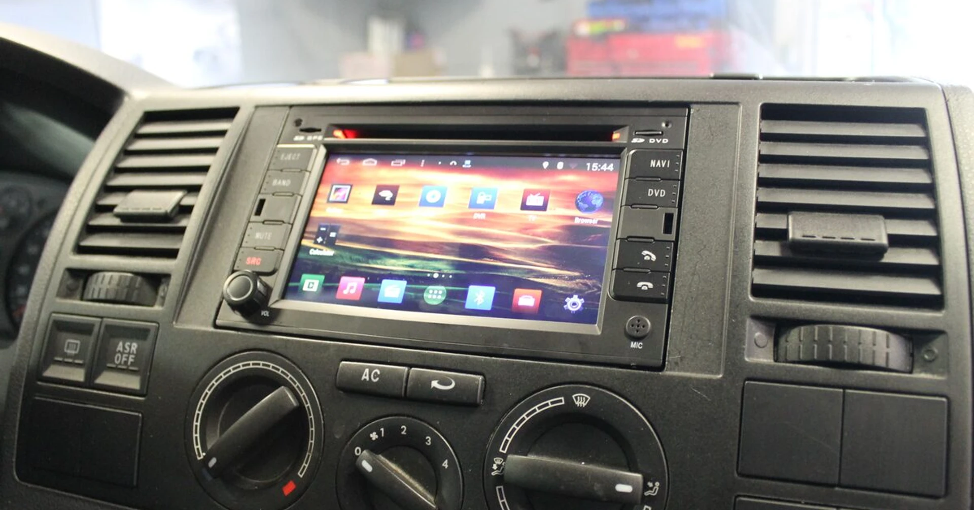 VW Transporter : autoradio Android et sono BLAM