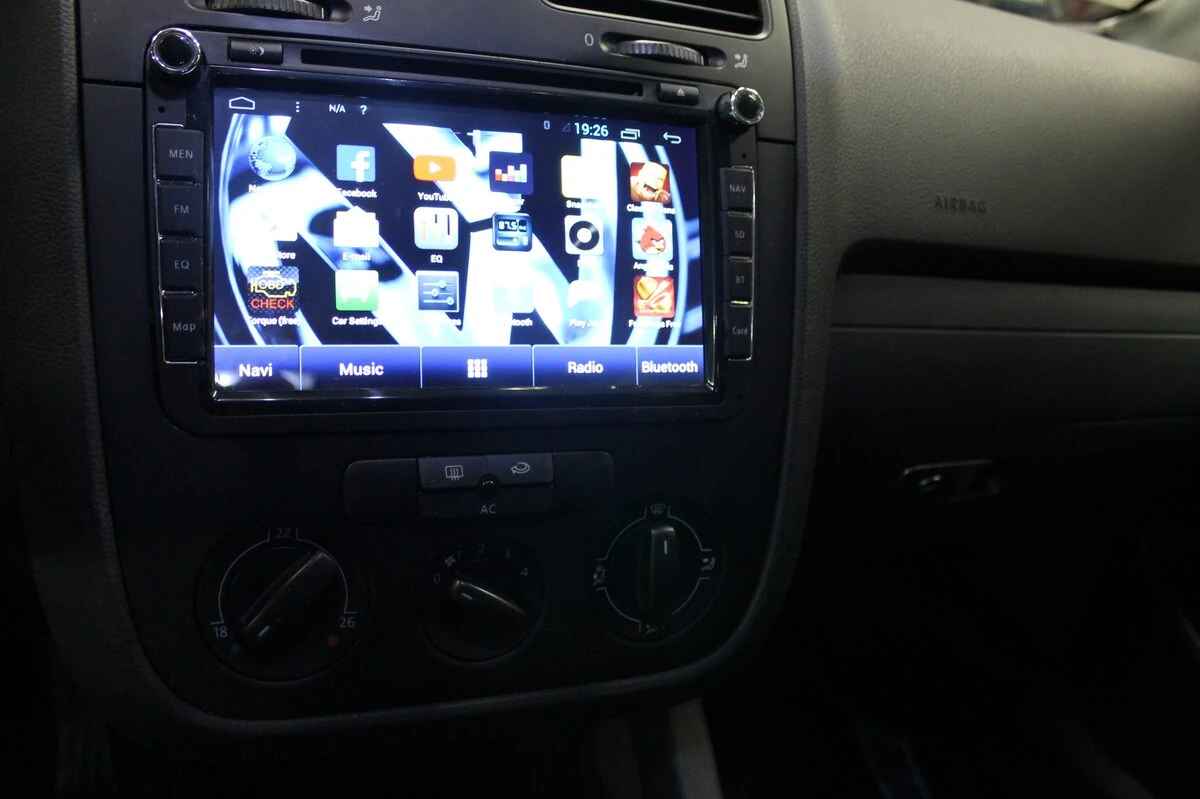 Volkswagen Golf 5 : autoradio Android, caméra de recul et kit trois voies BLAM