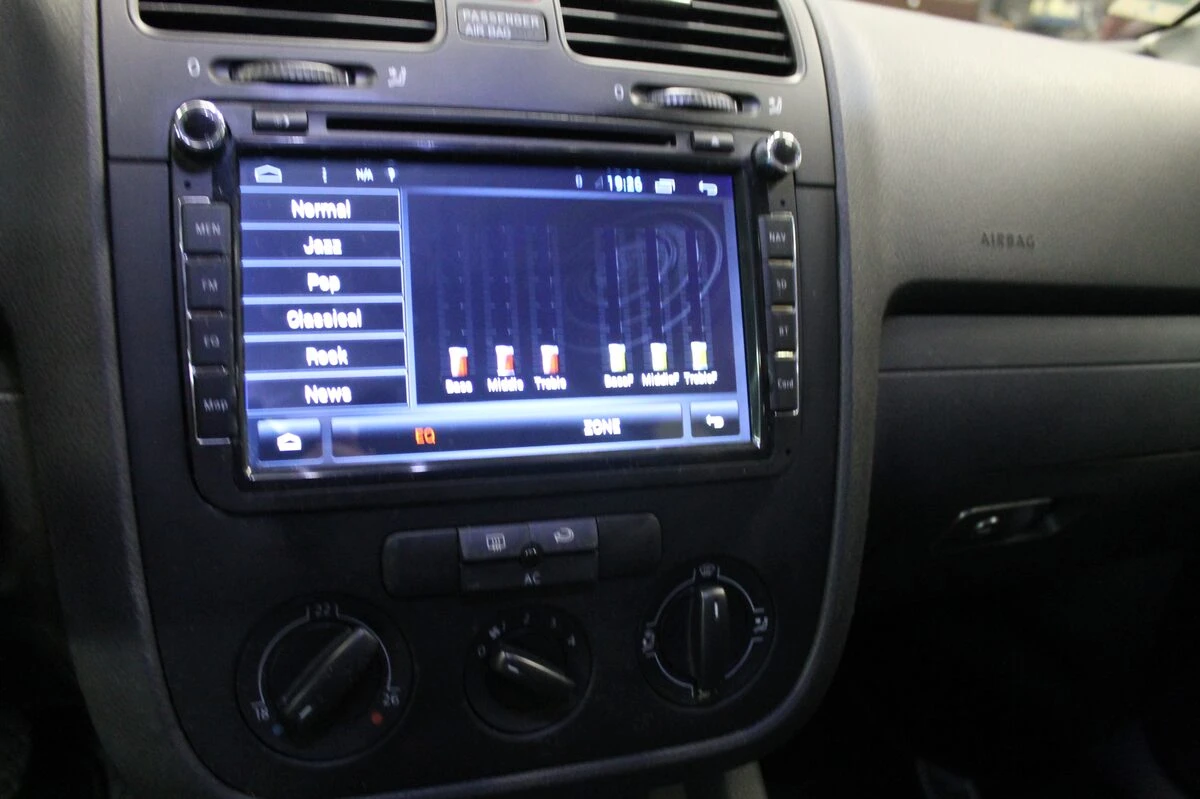 Volkswagen Golf 5 : autoradio Android, caméra de recul et kit trois voies BLAM
