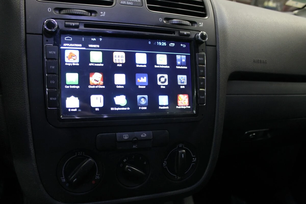 Volkswagen Golf 5 : autoradio Android, caméra de recul et kit trois voies BLAM
