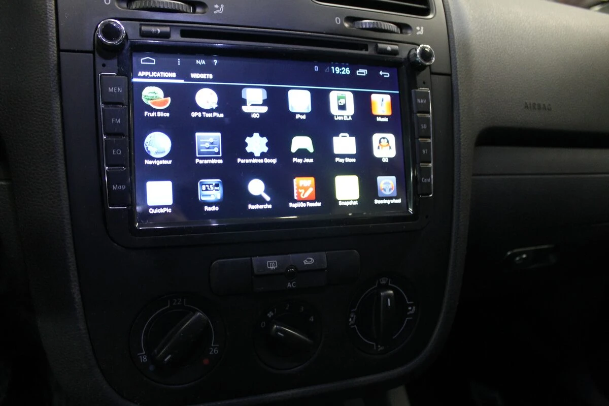 Volkswagen Golf 5 : autoradio Android, caméra de recul et kit trois voies BLAM