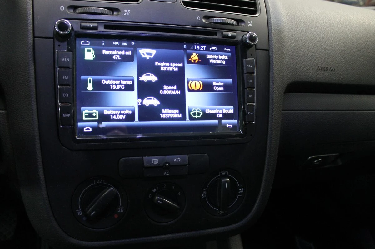 Volkswagen Golf 5 : autoradio Android, caméra de recul et kit trois voies BLAM