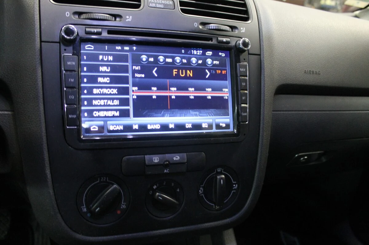 Volkswagen Golf 5 : autoradio Android, caméra de recul et kit trois voies BLAM