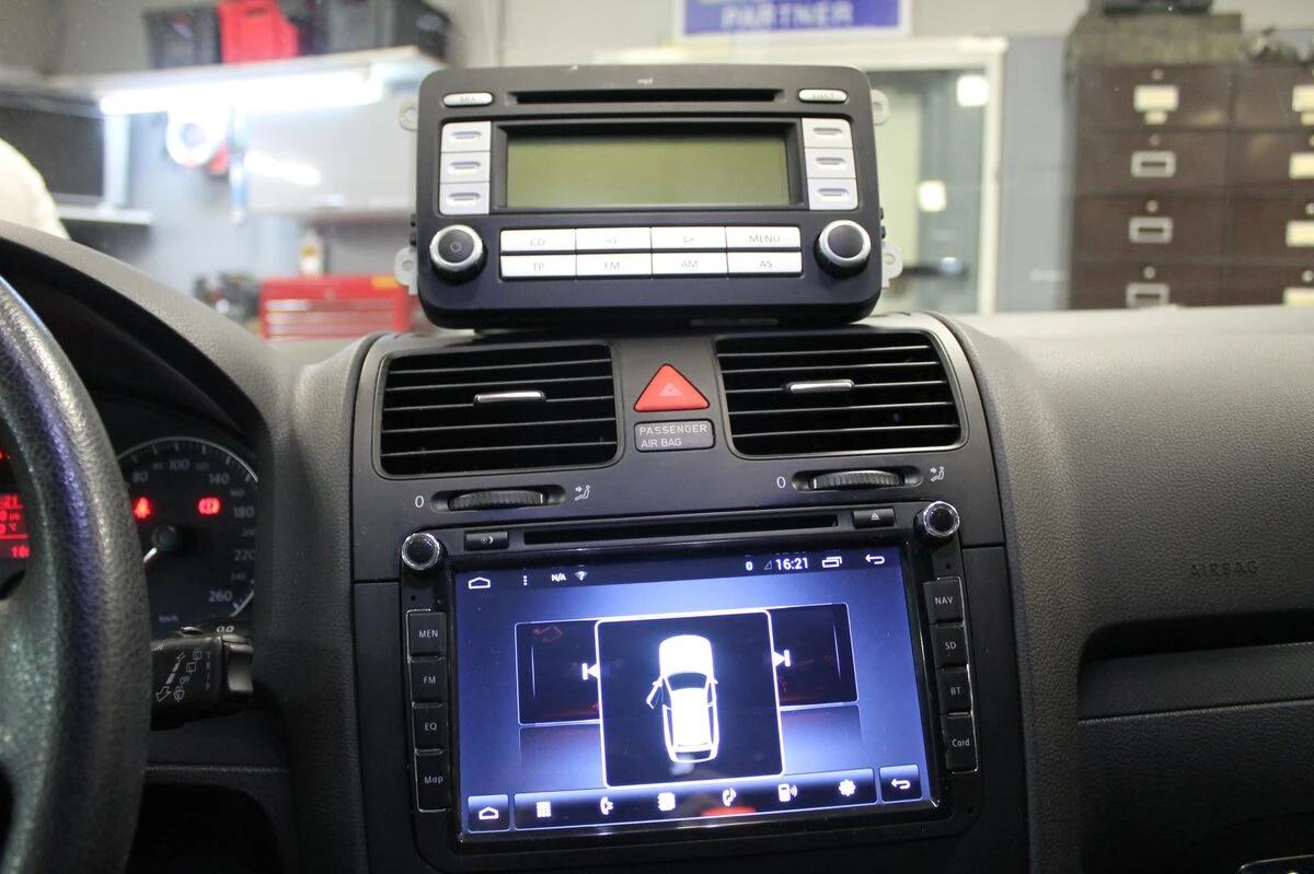 Volkswagen Golf 5 : autoradio Android, caméra de recul et kit trois voies BLAM