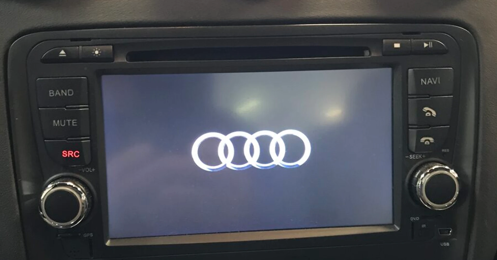 Audi TT : autoradio GPS, woofers BLAM et insonorisation