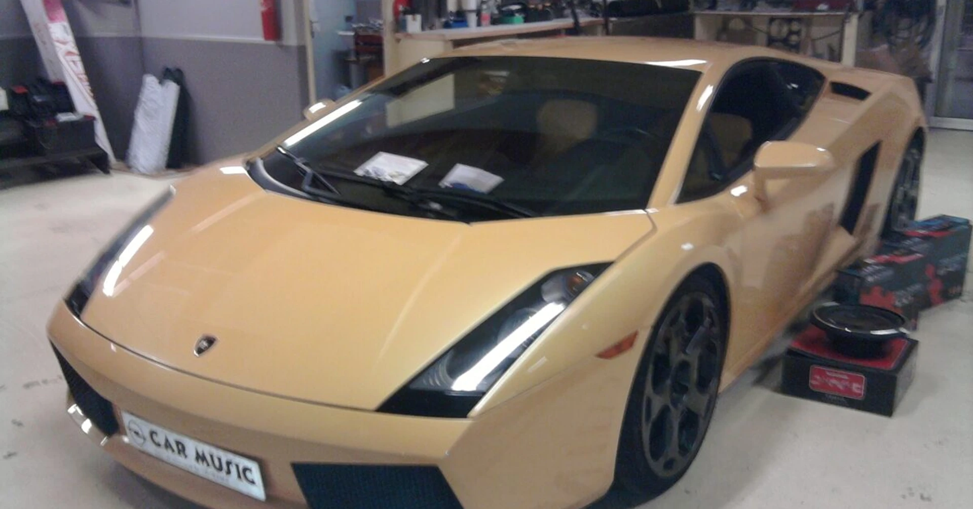 Lamborghini Gallardo : autoradio GPS et vitres teintées