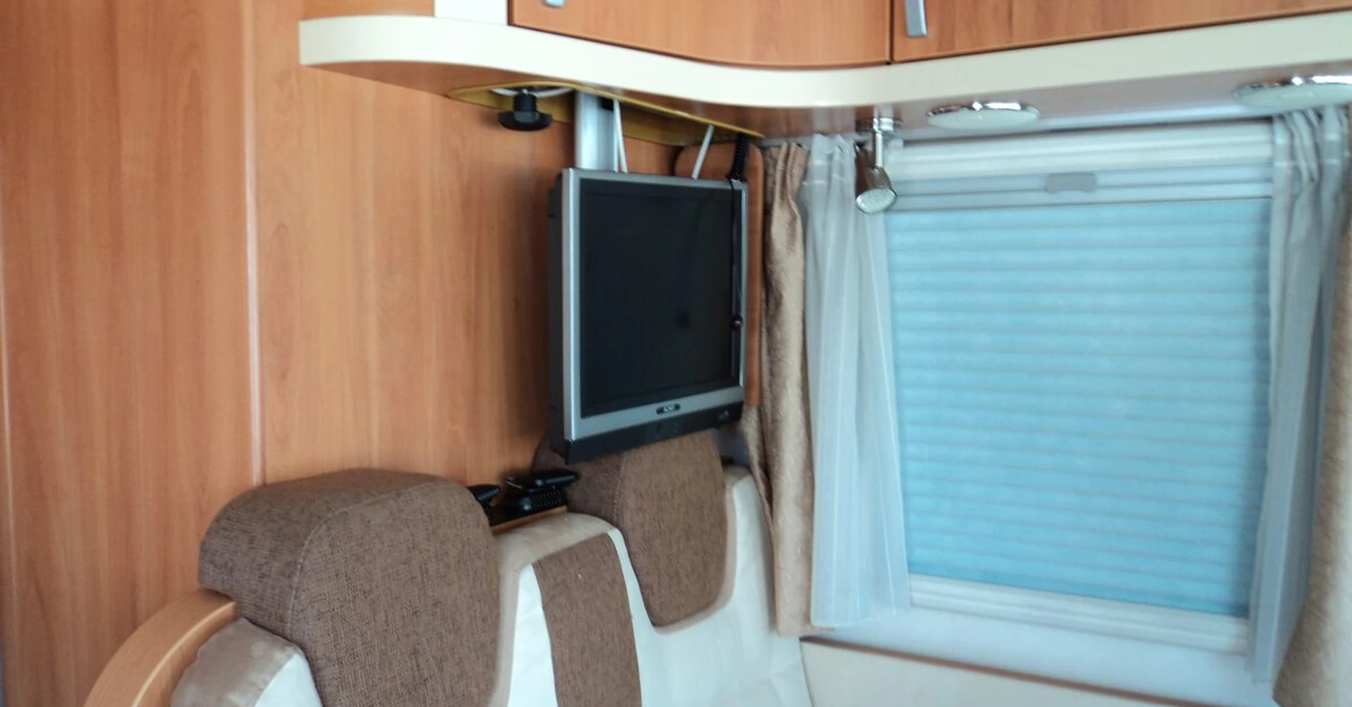 Camping-car Fiat Ducato : GPS Zenec et TV DVD