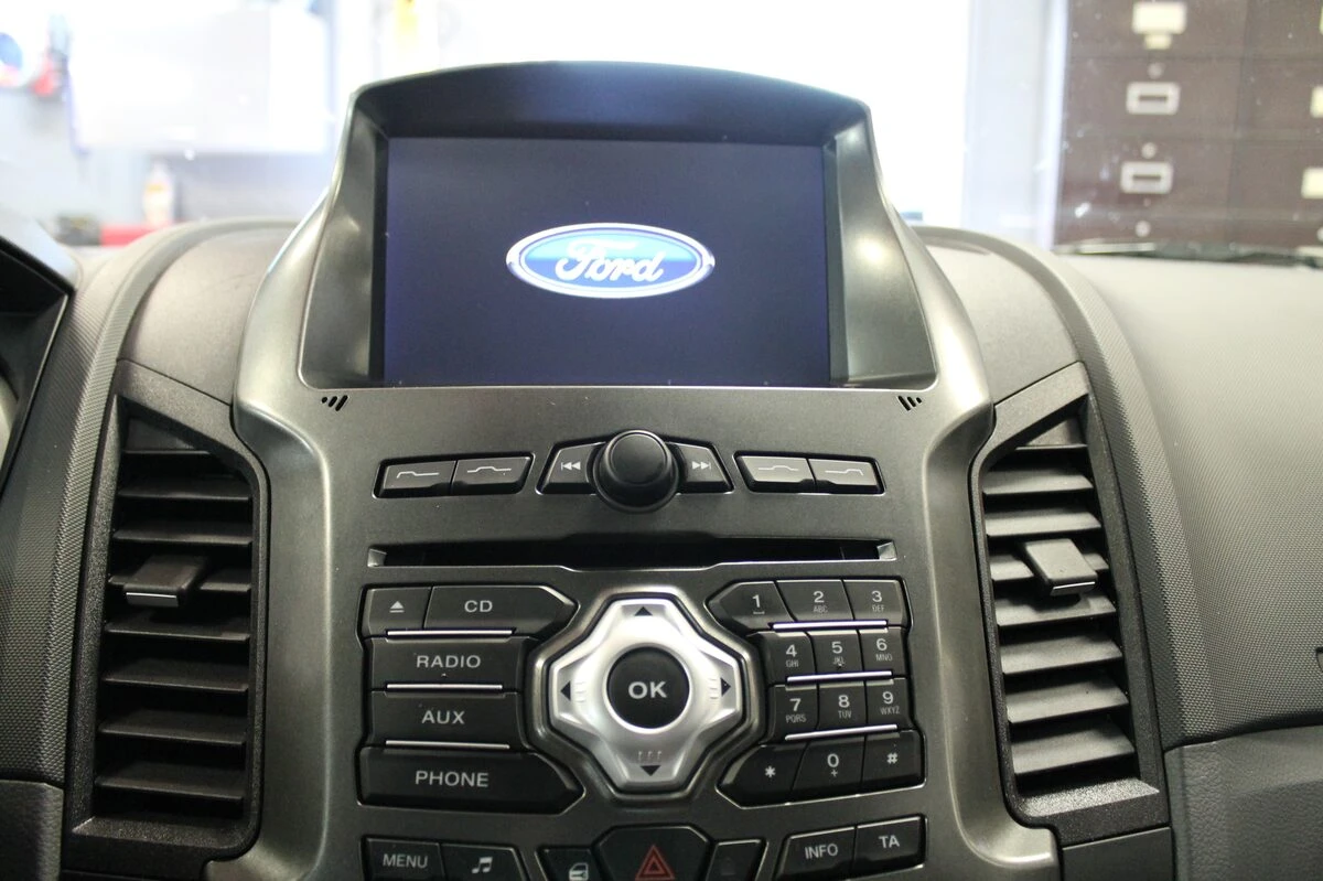 Ford Ranger : autoradio GPS multimédia et caméra de recul