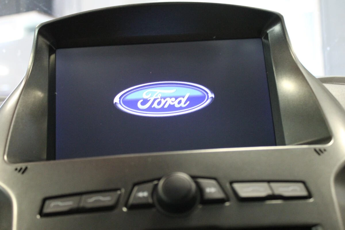 Ford Ranger : autoradio GPS multimédia et caméra de recul