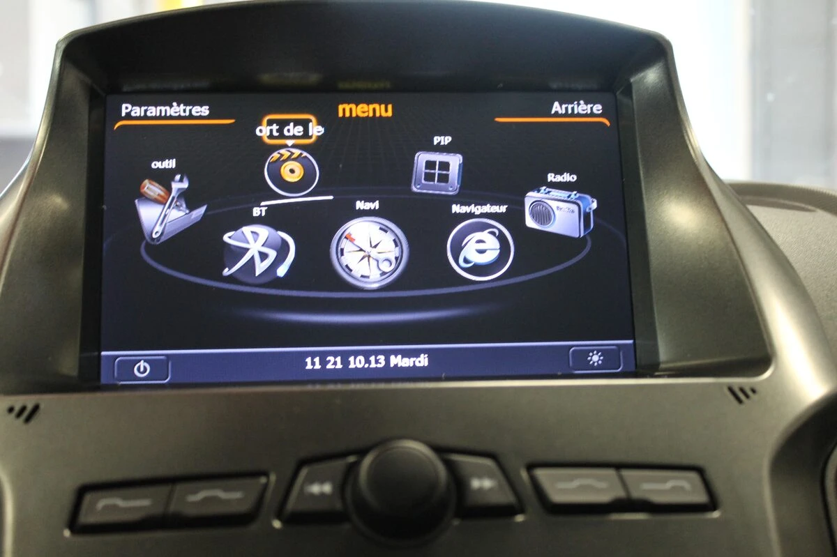 Ford Ranger : autoradio GPS multimédia et caméra de recul