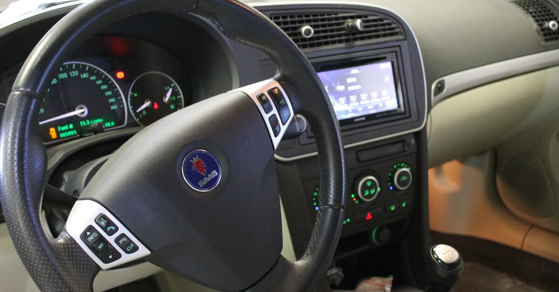 Saab 9-3 cabriolet : autoradio GPS Alpine