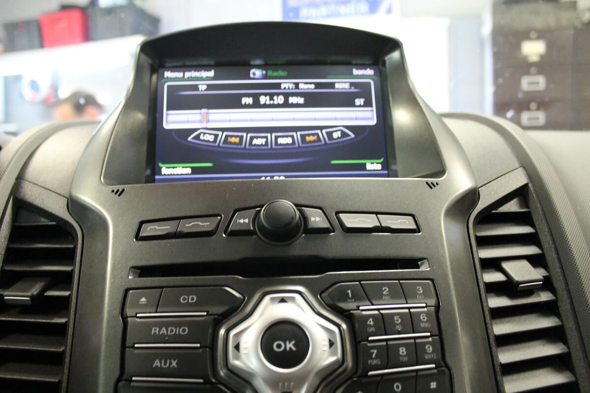 Ford Ranger : autoradio GPS multimédia et caméra de recul