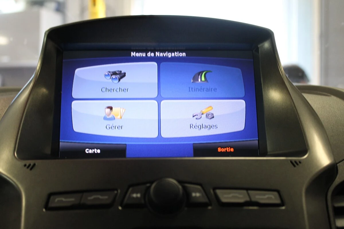 Ford Ranger : autoradio GPS multimédia et caméra de recul