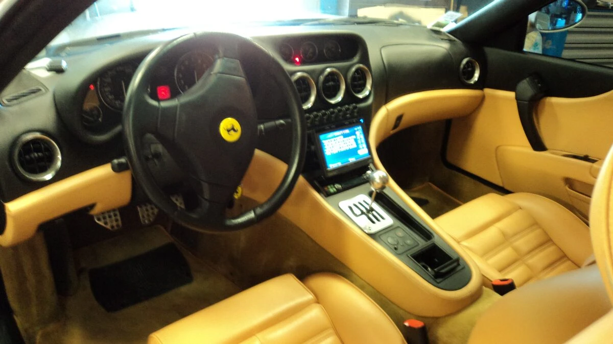 Ferrari Maranello : autoradio GPS Alpine à écran motorisé