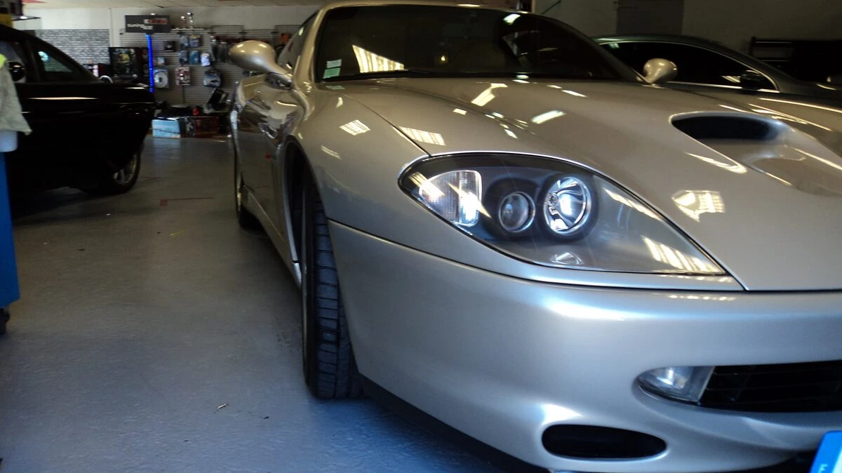 Ferrari Maranello : autoradio GPS Alpine à écran motorisé