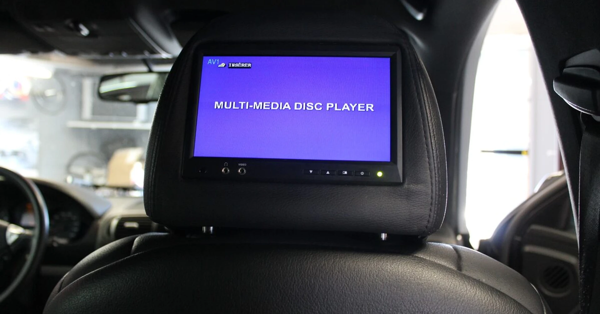 Porsche Cayenne : écrans DVD dans les appuie-tête avant