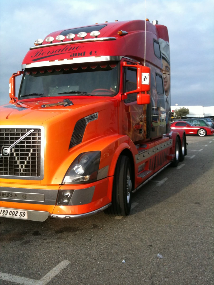 Camion Volvo : sonorisation et vidéo GPS dans la cabine