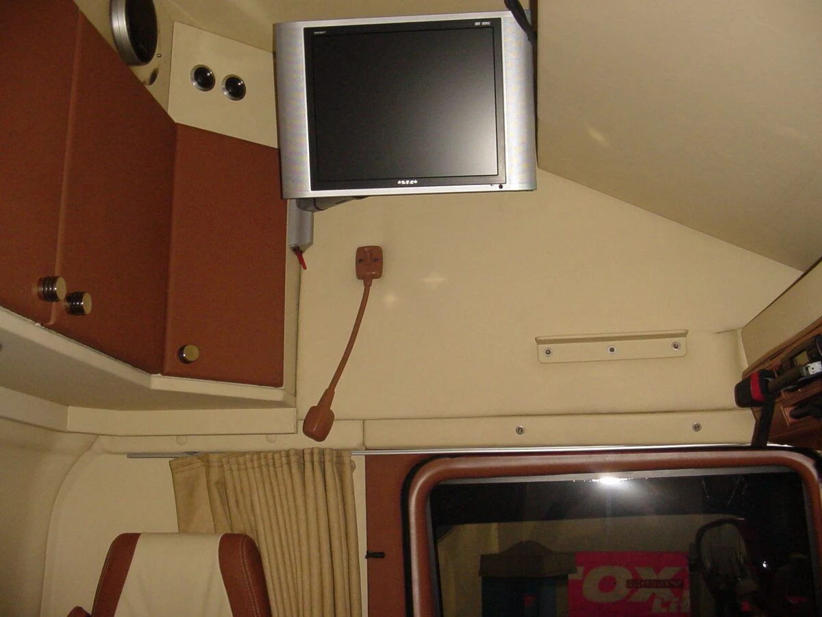 Camion Volvo : sonorisation et vidéo GPS dans la cabine