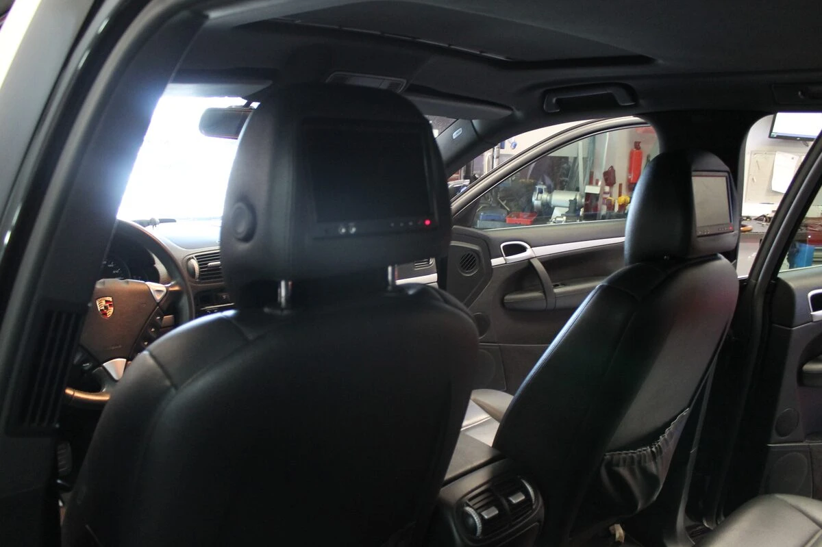 Porsche Cayenne : cinéma embarqué pour les passagers arrière