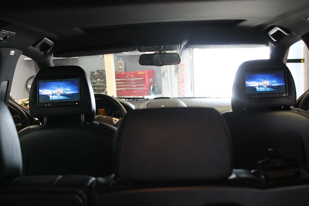 Porsche Cayenne : cinéma embarqué pour les passagers arrière