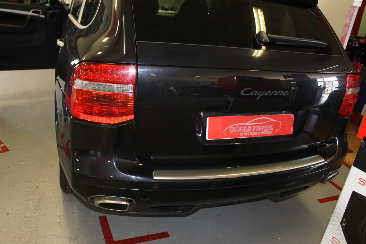 Porsche Cayenne : cinéma embarqué pour les passagers arrière