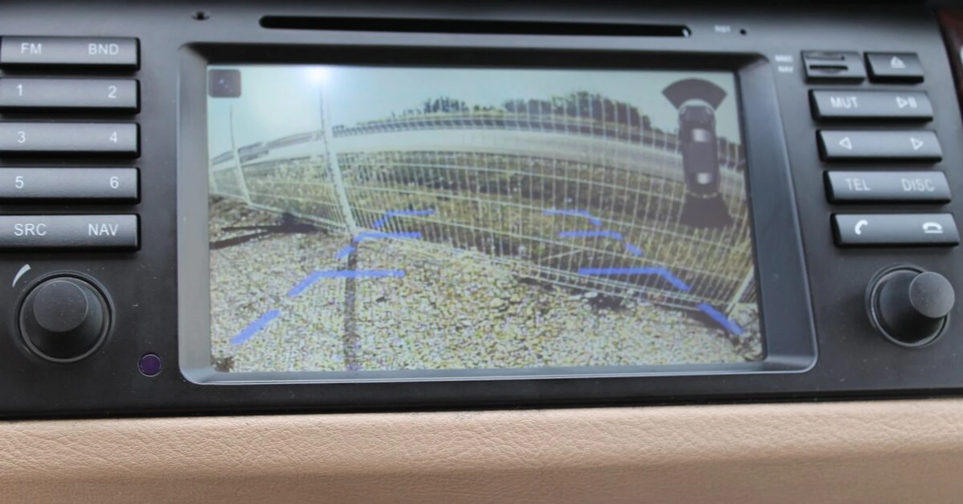 BMW X5 E53 : autoradio replica GPS, DVD et TNT HD