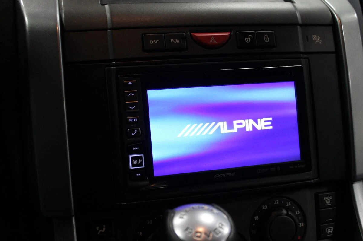 Range Rover Sport : autoradio GPS Alpine et commandes au volant conservées