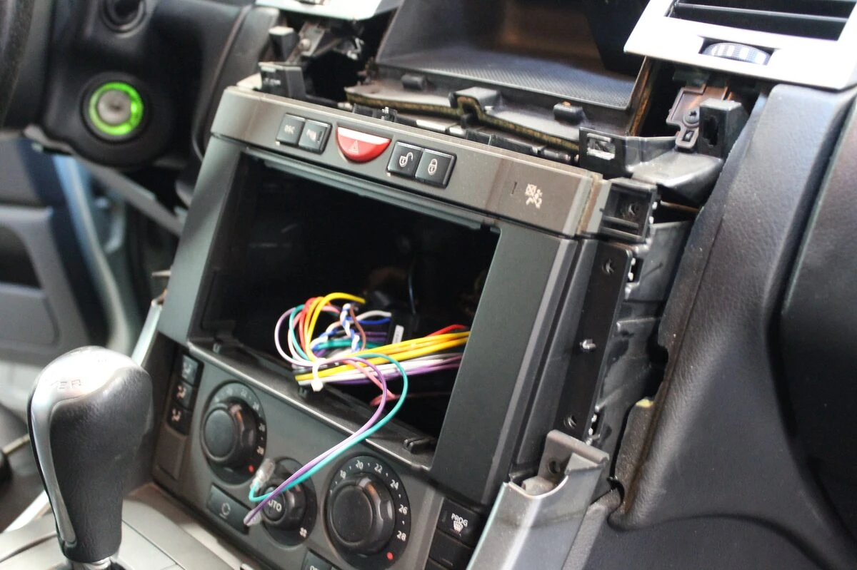 Range Rover Sport : autoradio GPS Alpine et commandes au volant conservées